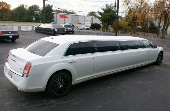 chrysler-300-limo-2