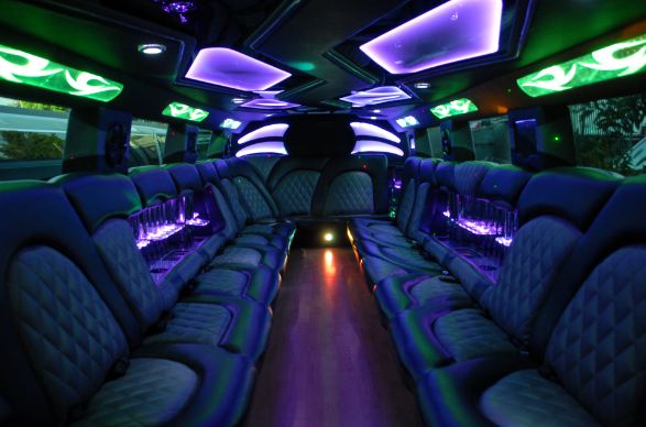 whte-hummer-limo-4