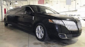 New Lincoln Mkt Limo (up to 10 passengers)