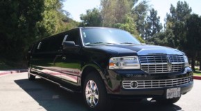 Lincoln Navigator SUV Stretch Limo (up to 12 to 14 passengers)