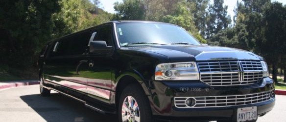 Lincoln Navigator SUV Stretch Limo (up to 12 to 14 passengers)